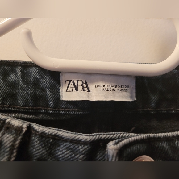 ZARA High Wasted Dark Wash Mom Jeans - Picture 4 of 5